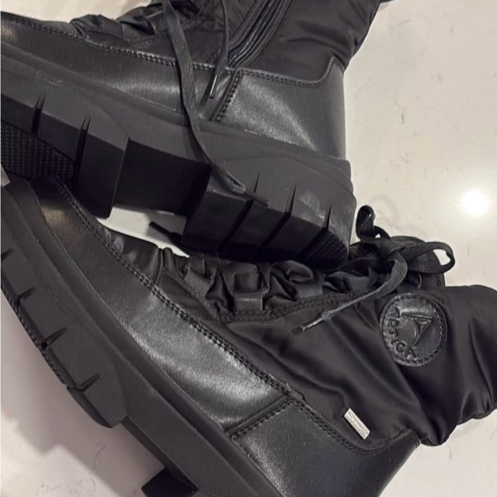 Women's Black Insulated Winter Boots - Picture 2 of 3